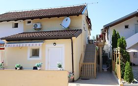 Amore House With Apartment